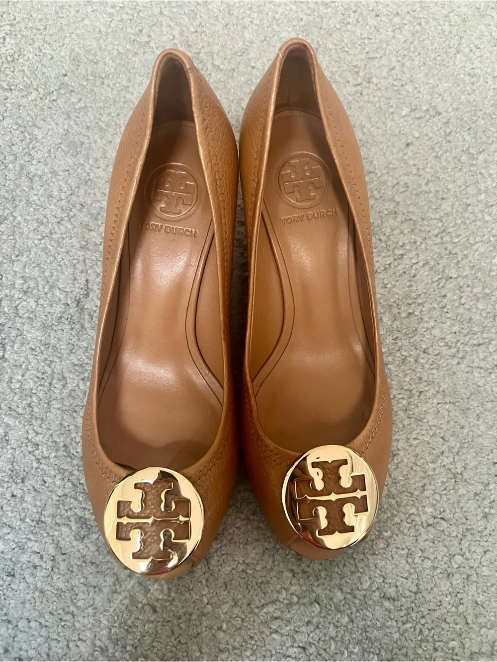Tory Burch Sally Wedge - Tan Pebbled Leather Gold Logo Medallion- 8M